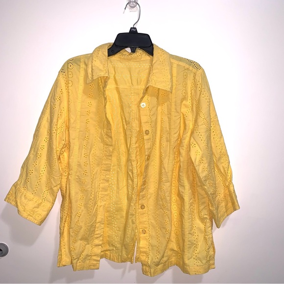 Tops - 🌷5/$20 Women’s Yellow Button Down Top